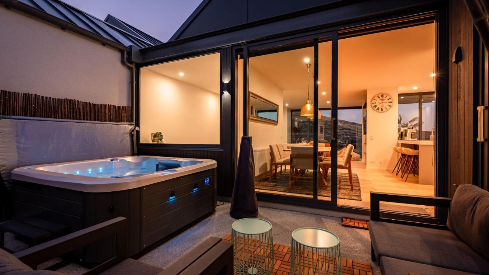 The Tiers- Hot Tub- Ac- Bbq- Free Parking Villa ควีนส์ทาวน์ ภายนอก รูปภาพ