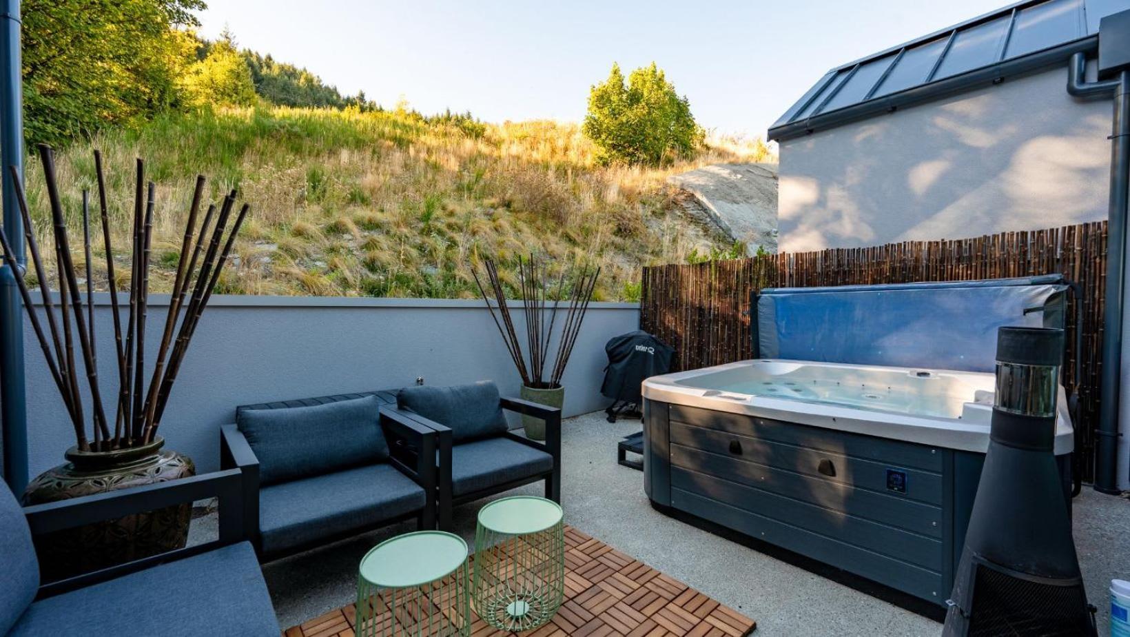 The Tiers- Hot Tub- Ac- Bbq- Free Parking Villa ควีนส์ทาวน์ ภายนอก รูปภาพ